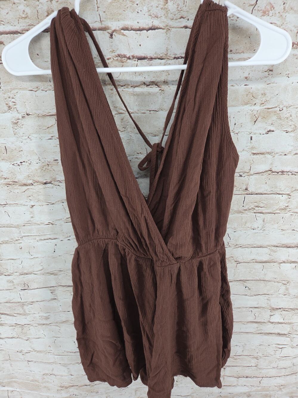 Zenana Jumpsuit Shortalls Size Large NEW Brown Sleeveless Deep V-Neck Open Back